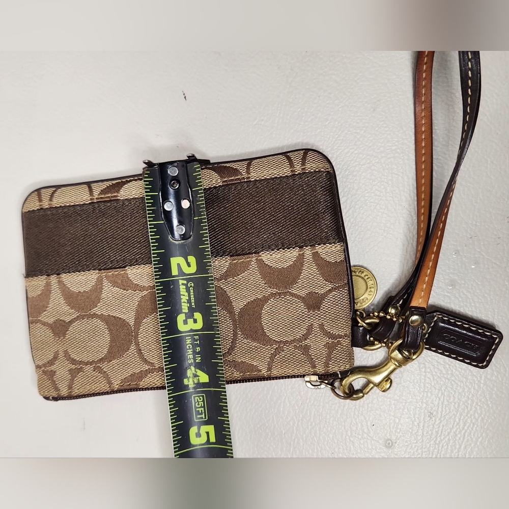 Coach Vintage Brown & Gold SignatureJacquard Canvas Wristlet - Picture 6 of 6